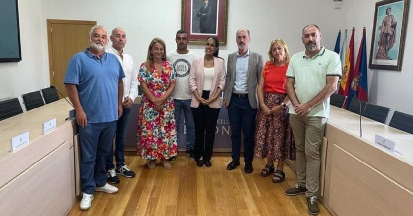 Cónsul de Cuba visita o Concello de Baiona